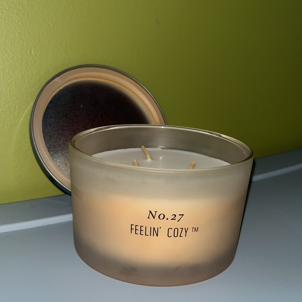 Brand New Vanilla Scented 3-Wick Candle !!